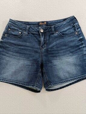 Seven7 Blue Denim shorts Women's Size 8 Stretch Classic